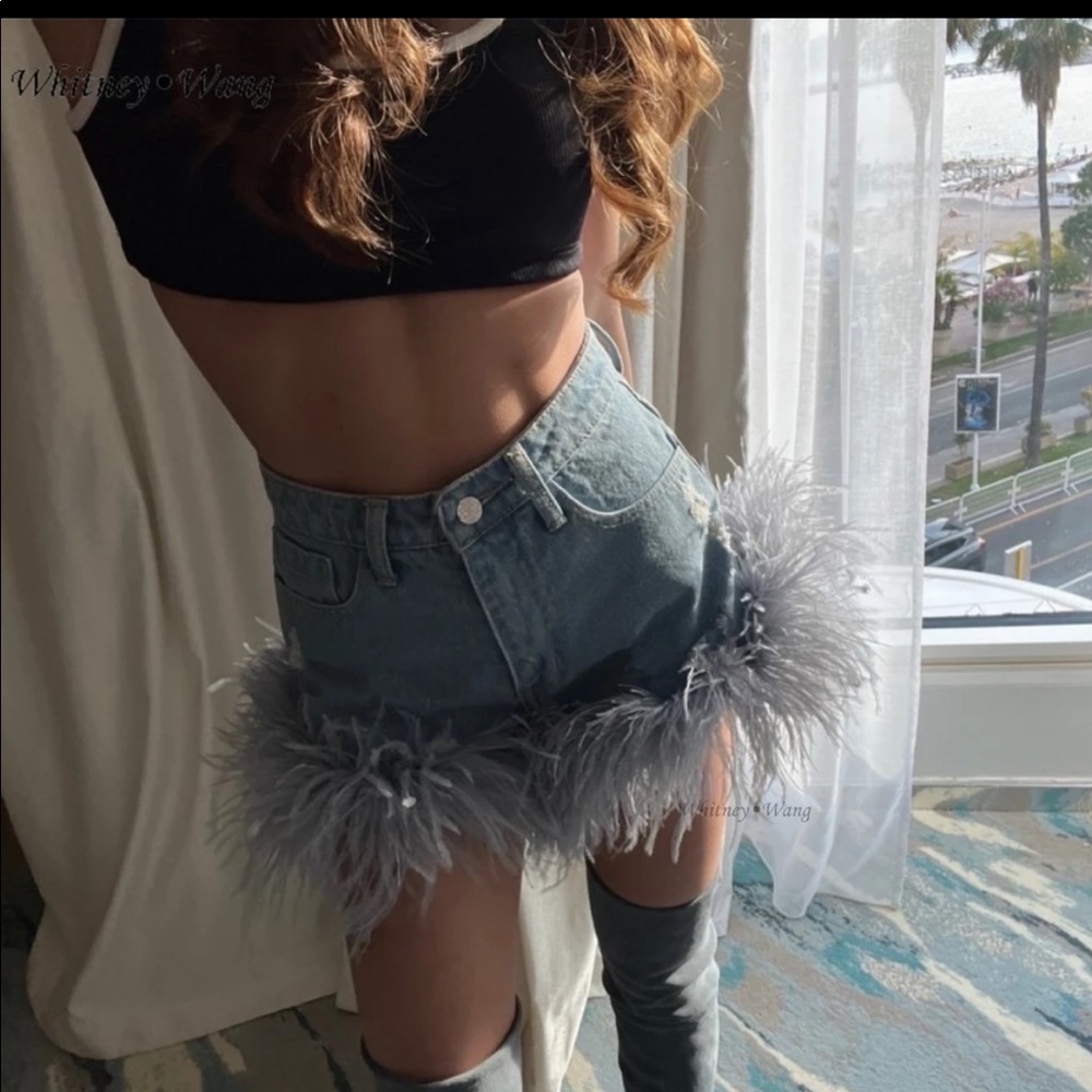 🎉New Denim High Rise Tassel Shorts With Ostrich Gray Feather Trim - Picture 1 of 13